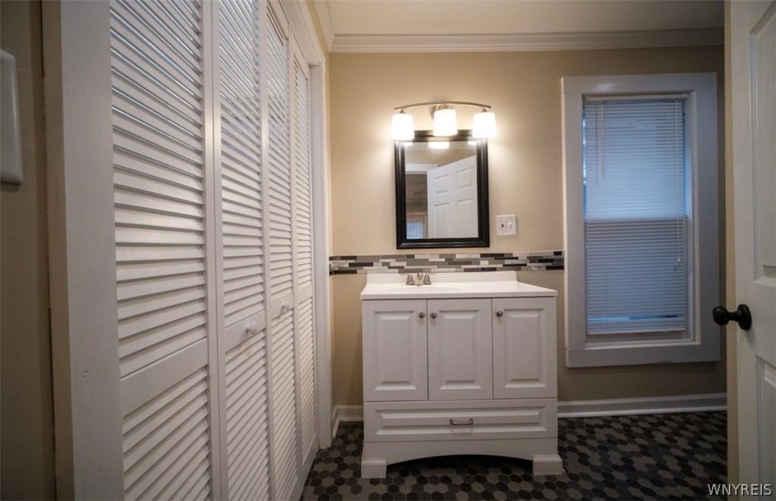 497 West Avenue Buffalo, NY 14213 - Photo 7 of 11