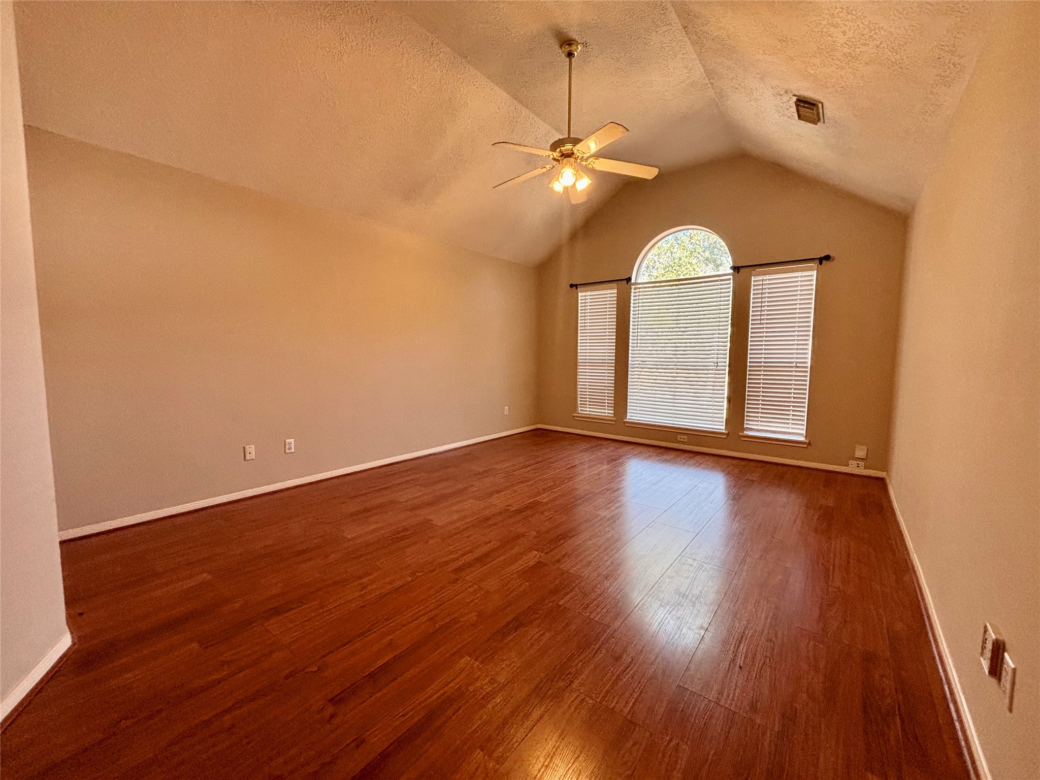 12926 Dove Point Lane Houston, TX 77041 - Photo 11 of 24 Primary Bedroom