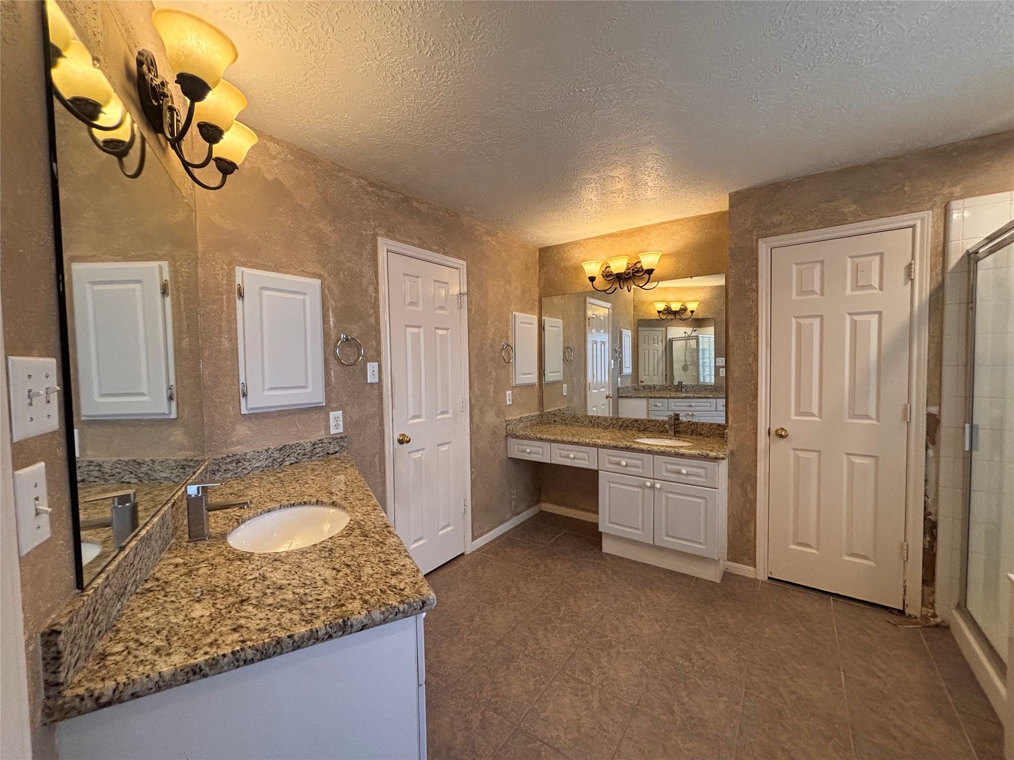 12926 Dove Point Lane Houston, TX 77041 - Photo 13 of 24 Ensuite Primary Bathroom