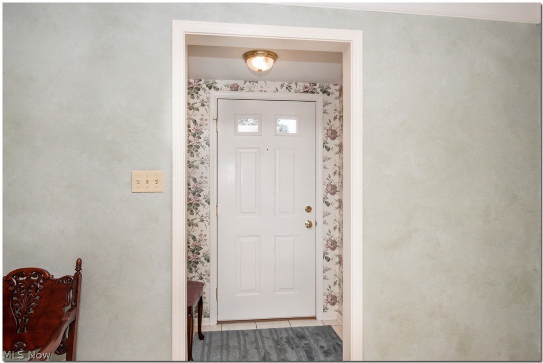 5191 East Farnhurst Road Cleveland, OH 44124 - Photo 3 of 27