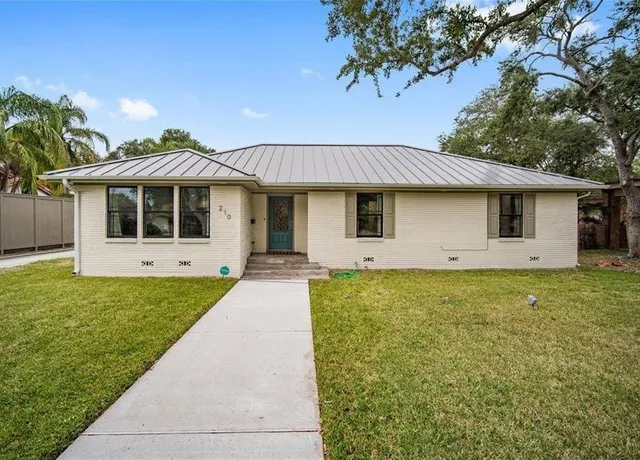 $2,995 | 210 Wilshire Place, Corpus Christi, TX 78411