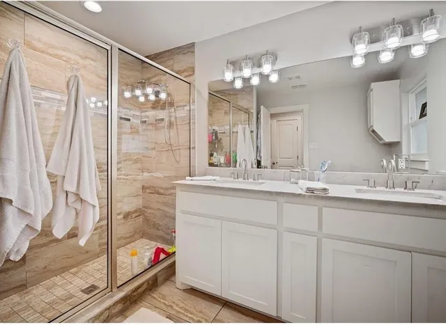 $2,995 | 210 Wilshire Place, Corpus Christi, TX 78411