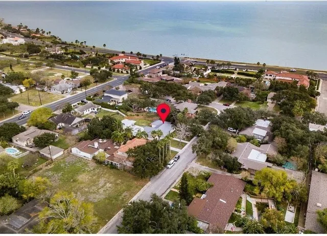 $2,995 | 210 Wilshire Place, Corpus Christi, TX 78411