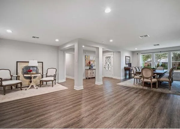 $2,995 | 210 Wilshire Place, Corpus Christi, TX 78411