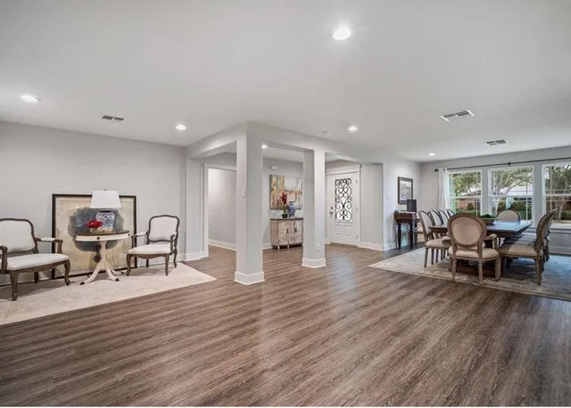 $2,995 | 210 Wilshire Place, Corpus Christi, TX 78411