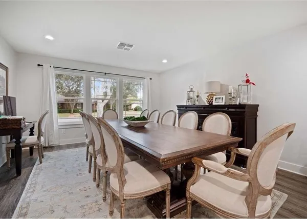 $2,995 | 210 Wilshire Place, Corpus Christi, TX 78411