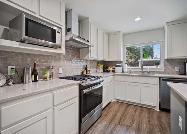 $2,995 | 210 Wilshire Place, Corpus Christi, TX 78411