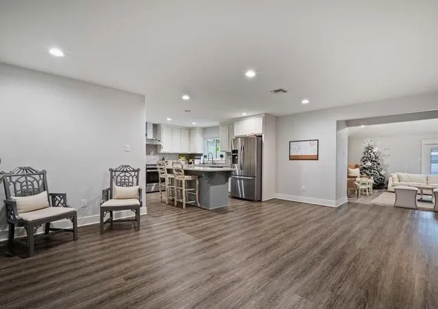 $2,995 | 210 Wilshire Place, Corpus Christi, TX 78411