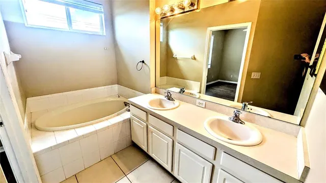 $1,900 | 3792 Mahony Lane, Sarasota, FL 34233