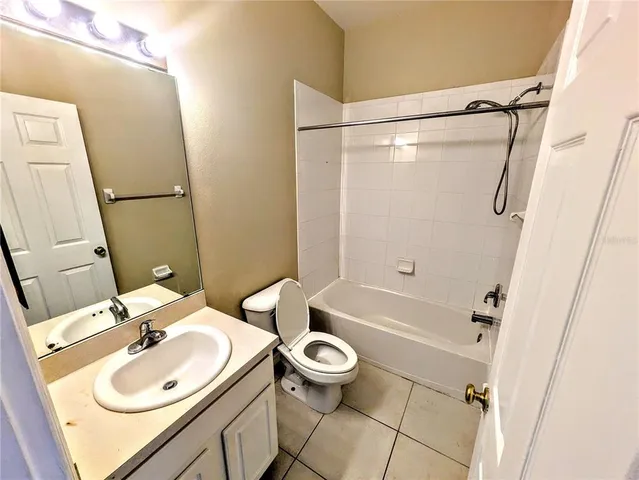 $1,900 | 3792 Mahony Lane, Sarasota, FL 34233