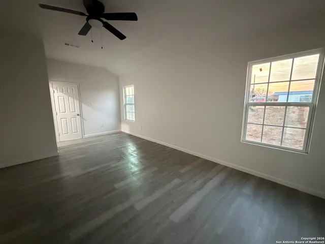 $289,000 | 335 Cr 1643 Clearview Drive, Moore, TX 78057