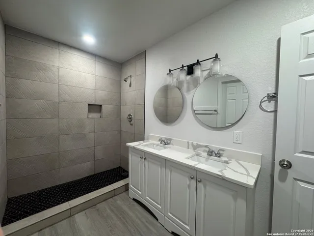 $289,000 | 335 Cr 1643 Clearview Drive, Moore, TX 78057