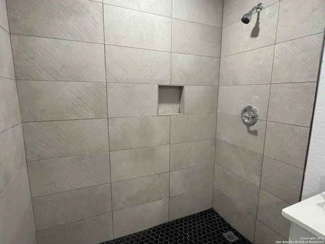 $289,000 | 335 Cr 1643 Clearview Drive, Moore, TX 78057