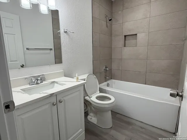 $289,000 | 335 Cr 1643 Clearview Drive, Moore, TX 78057