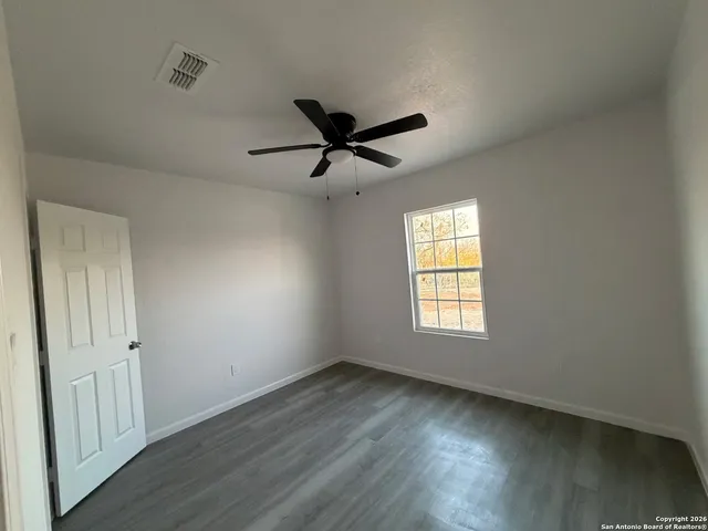 $289,000 | 335 Cr 1643 Clearview Drive, Moore, TX 78057