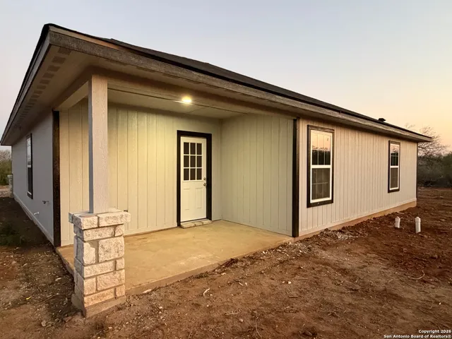 $289,000 | 335 Cr 1643 Clearview Drive, Moore, TX 78057