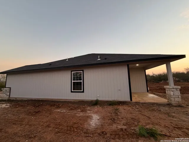$289,000 | 335 Cr 1643 Clearview Drive, Moore, TX 78057