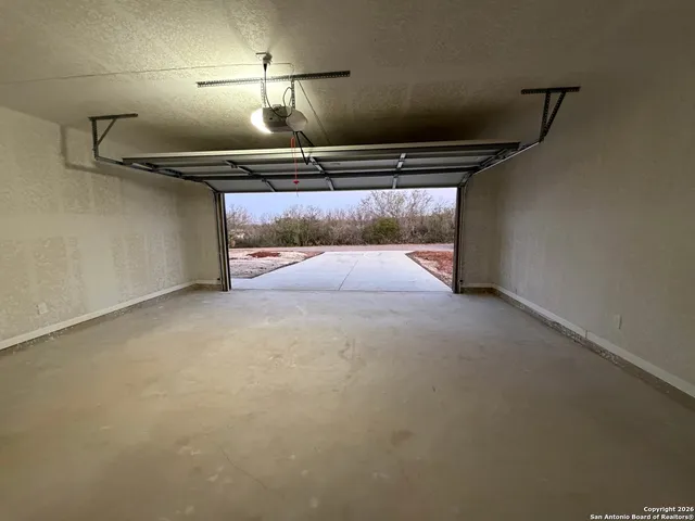 $289,000 | 335 Cr 1643 Clearview Drive, Moore, TX 78057