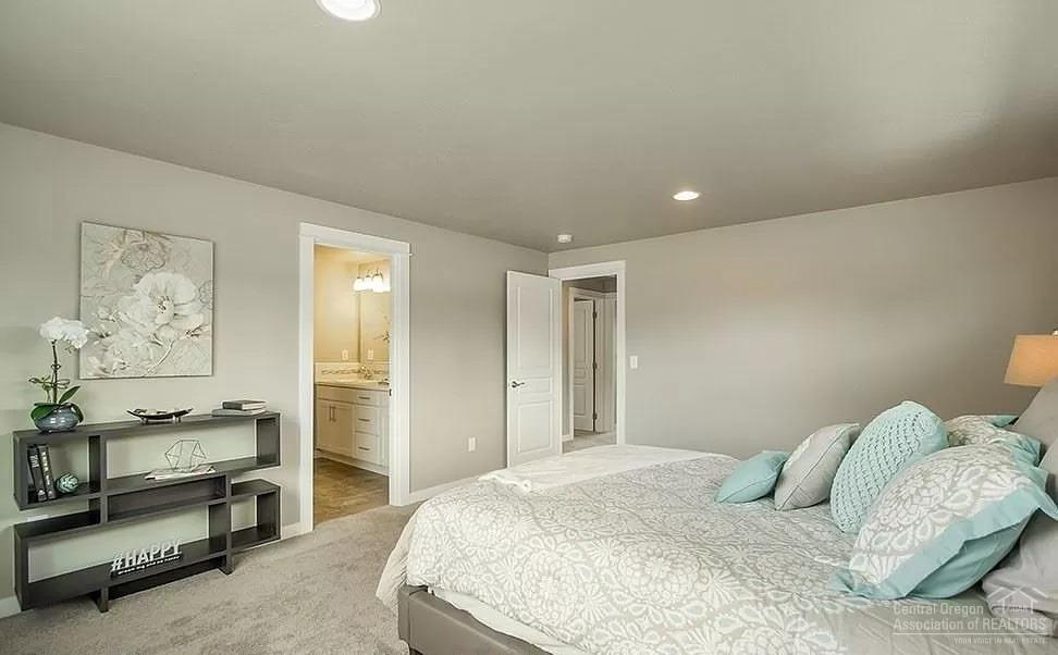 493 North Village Meadows Road Sisters, OR 97759 - Photo 3 of 9 Additional Photo