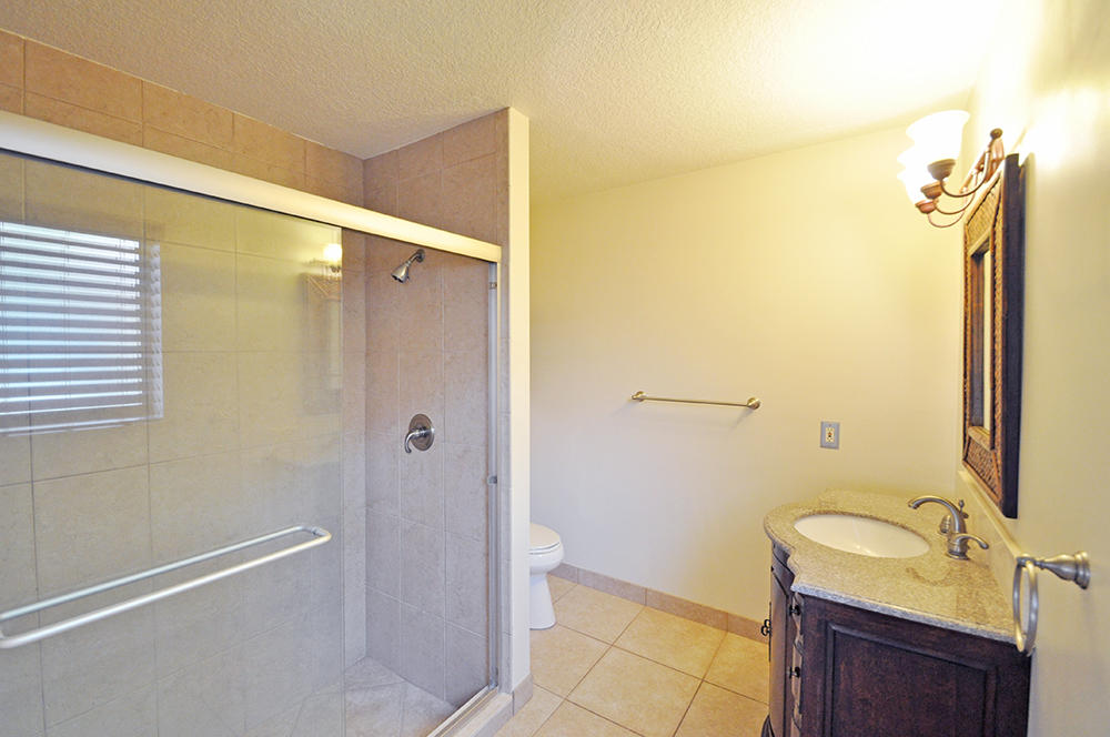 6229 Ungerer Street Jupiter, FL 33458 - Photo 11 of 28 Master Bathroom