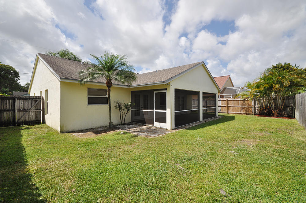 6229 Ungerer Street Jupiter, FL 33458 - Photo 20 of 28 Rear Exterior View
