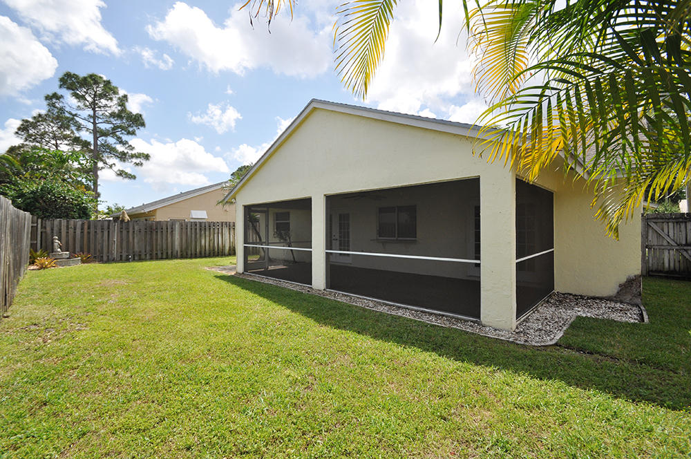 6229 Ungerer Street Jupiter, FL 33458 - Photo 21 of 28 Rear Exterior View