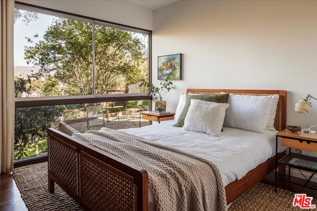 $1,699,000 | 4976 Glenalbyn Drive, Los Angeles, CA 90065