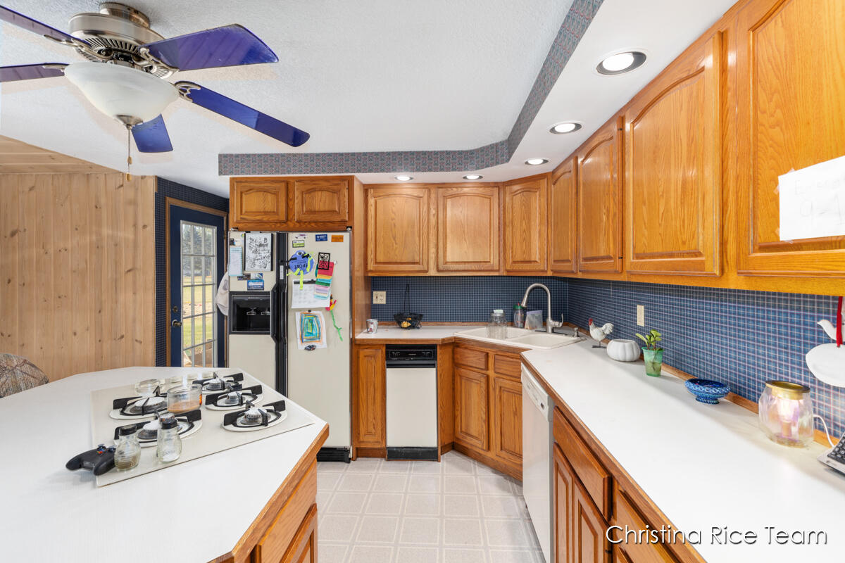 8596 East Colby Road Crystal, MI 48818 - Photo 5 of 20 IMG_1004