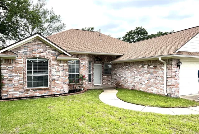 $2,350 | 3114 Pleasant Forest Drive, College Station, TX 77845