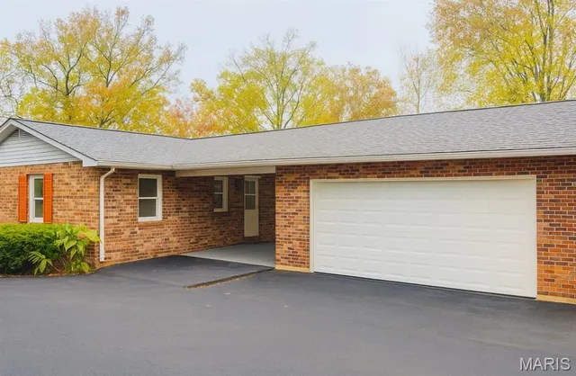 $304,900 | 1167 South Deer Trail, Fredericktown, MO 63645