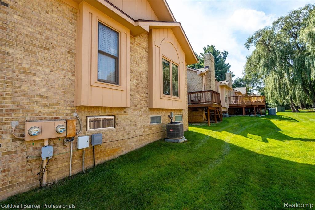 35040 Silver Ridge Court Farmington Hills, MI 48335 - Photo 8 of 43