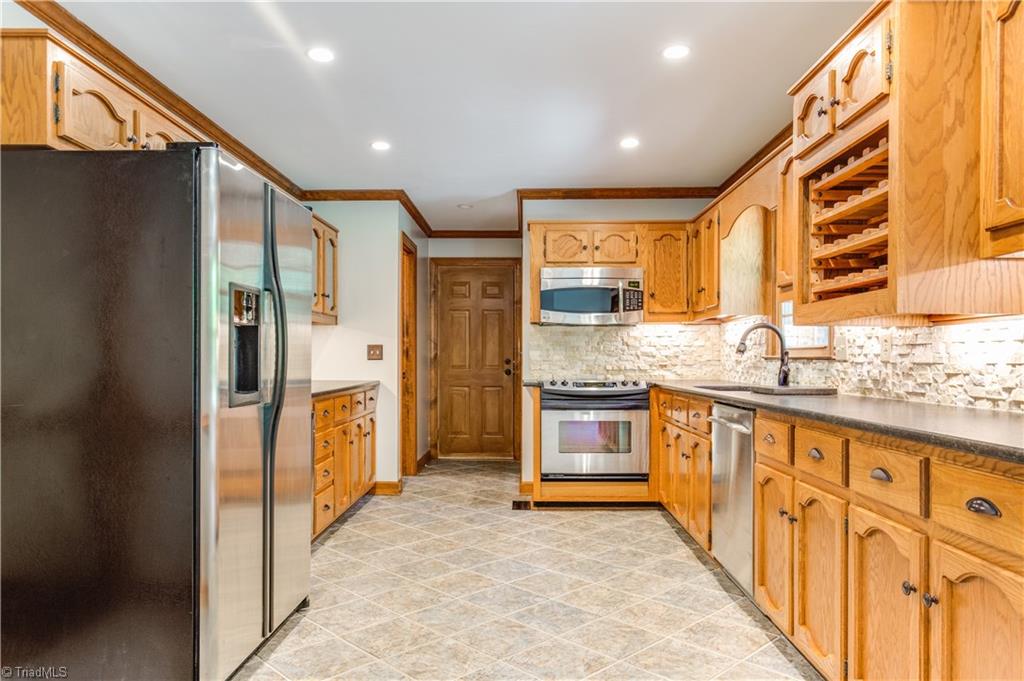 2106 Jareds Pond Road Pleasant Garden, NC 27313 - Photo 8 of 24 Gallery Image 8