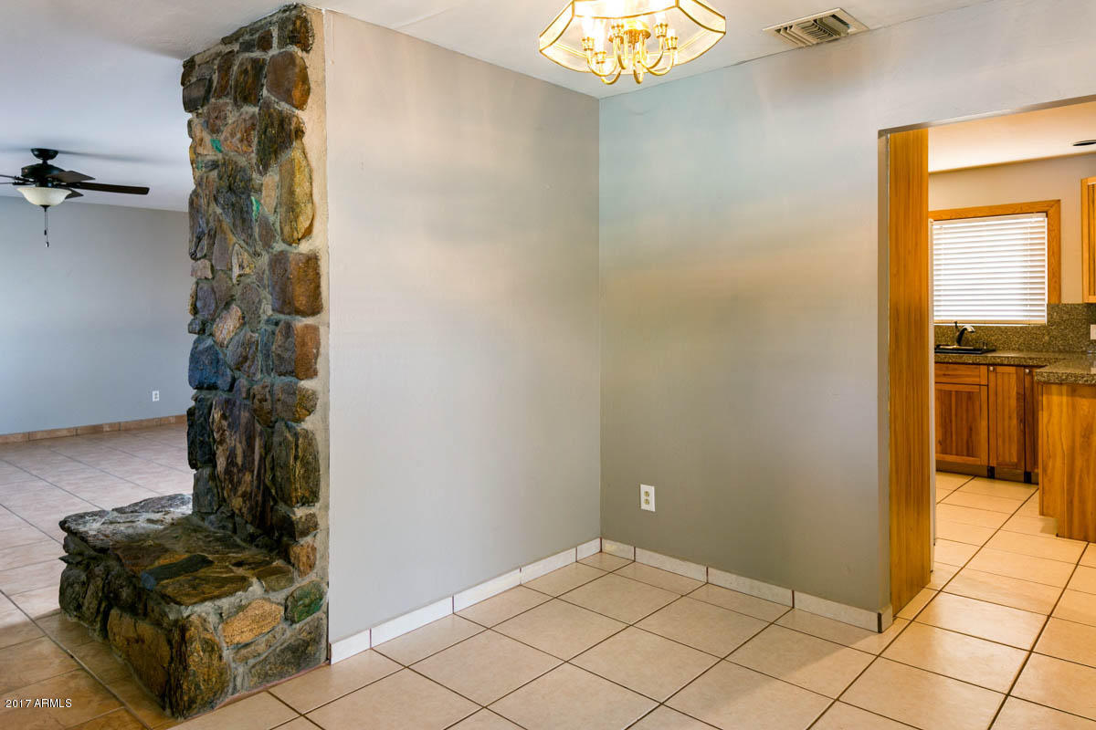 41568 North Rattlesnake Road San Tan Valley, AZ 85140 - Photo 7 of 32 a view of walk in closet