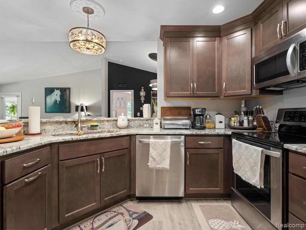 13463 Forest Ridge Boulevard Sterling Heights, MI 48313 - Photo 6 of 23