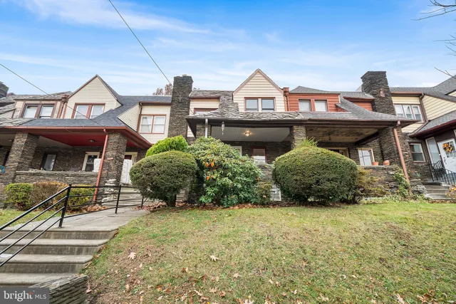 a view of multiple houses with a yard