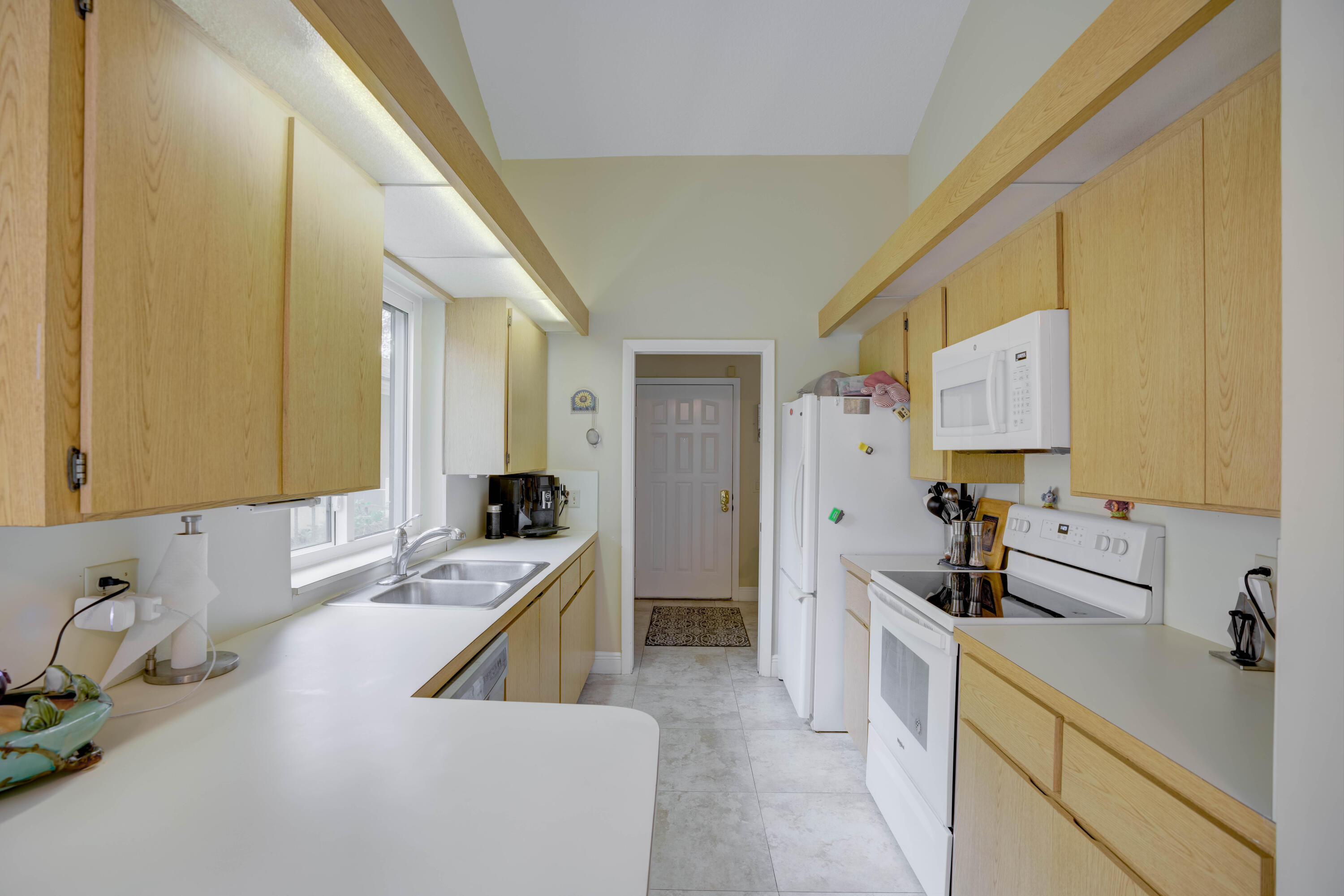 143 Cape Pointe Circle Jupiter, FL 33477 - Photo 14 of 41 37__mlp7568_69_70_71_72