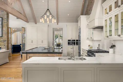 $9,450,000 | 6702 East Kasba Circle, Paradise Valley, AZ 85253