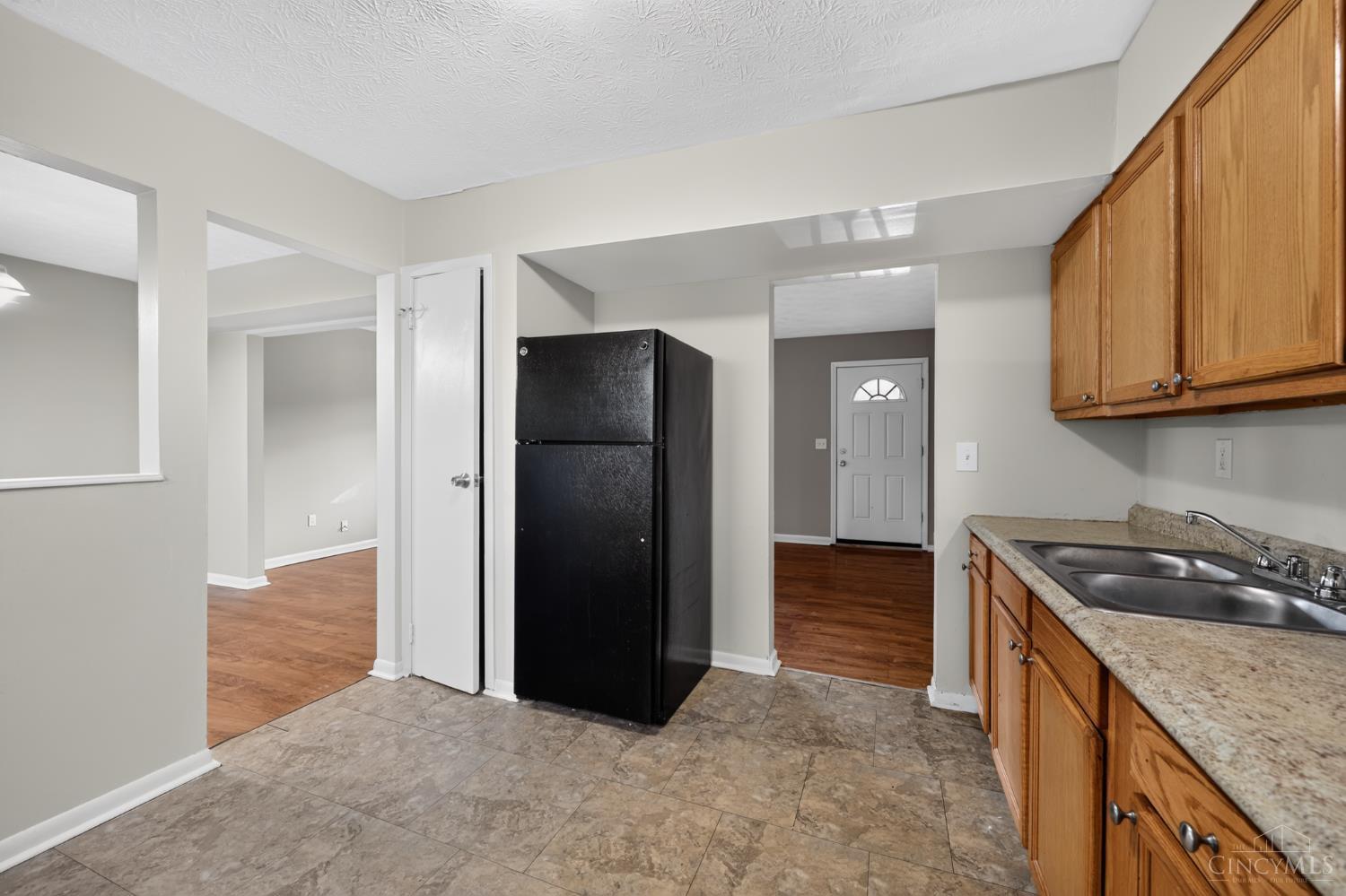 2015 Windmill Way Cincinnati, OH 45240 - Photo 12 of 32