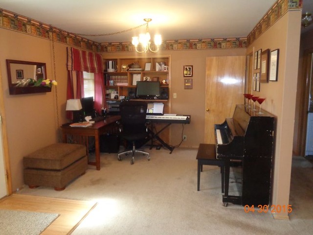 1001 North 3rd Street Rochelle, IL 61068 - Photo 6 of 12 a living room with furniture
