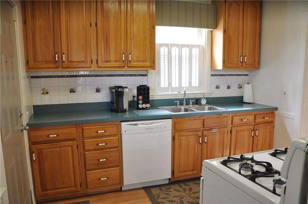 343 Roosevelt Road Pittsburgh, PA 15237 - Photo 14 of 25 Kitchen, with butlers pantry off to the right.