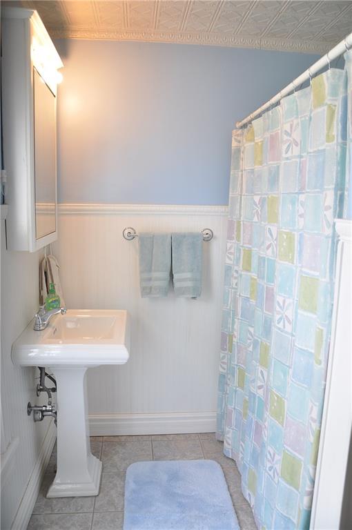 343 Roosevelt Road Pittsburgh, PA 15237 - Photo 19 of 25 Bathroom.