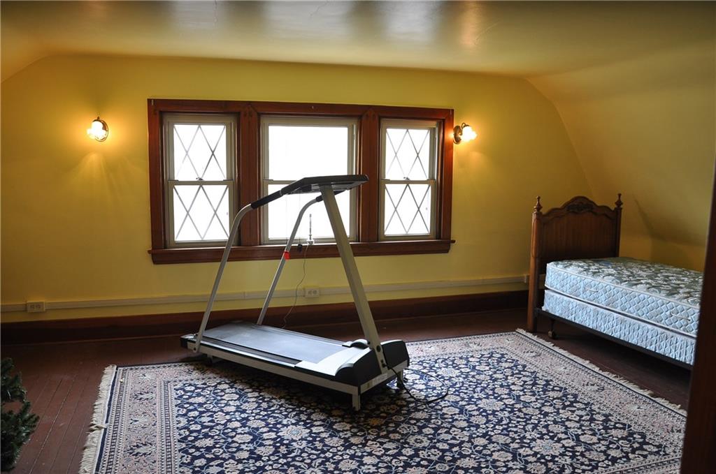 343 Roosevelt Road Pittsburgh, PA 15237 - Photo 22 of 25 Large bedroom offers plenty of space for your needs.