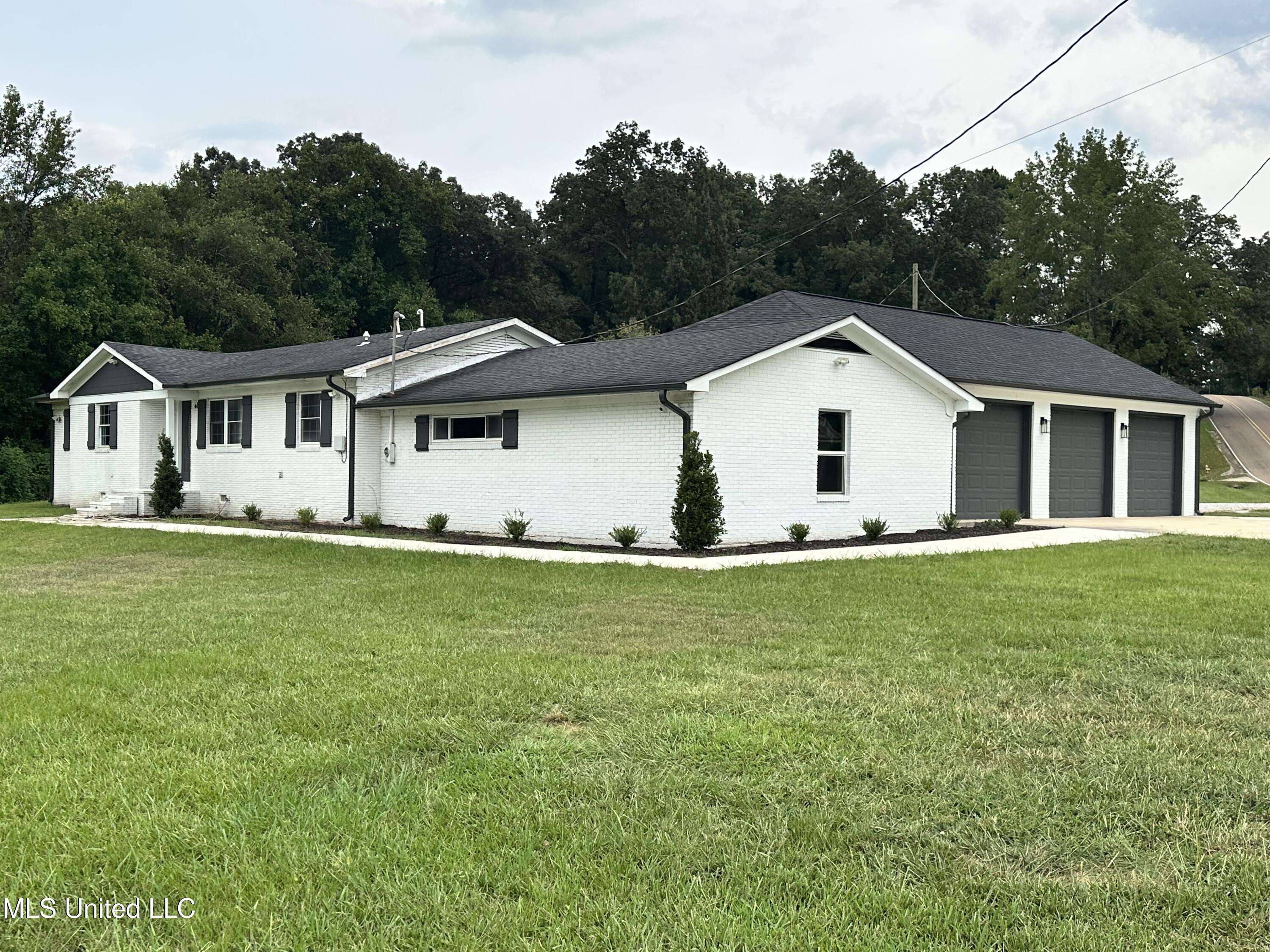 15 Sunset Acres Road Holly Springs, MS 38635 - Photo 1 of 12 IMG_1761