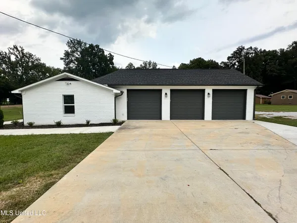 $303,000 | 15 Sunset Acres Road, Holly Springs, MS 38635