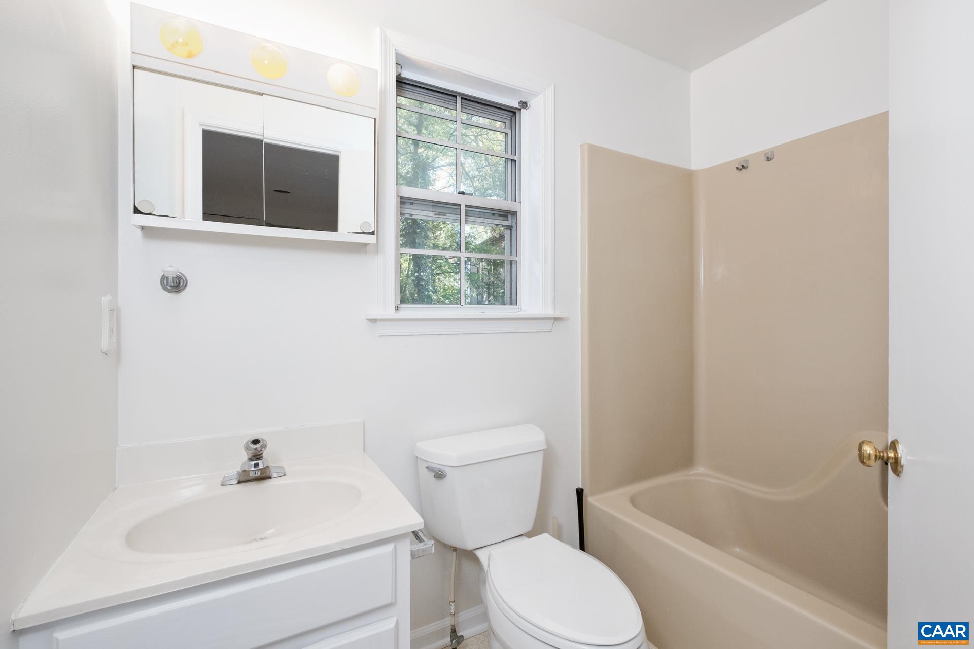 1115 Cottonwood Road Charlottesville, VA 22901 - Photo 29 of 41 a bathroom with a toilet sink and bathtub