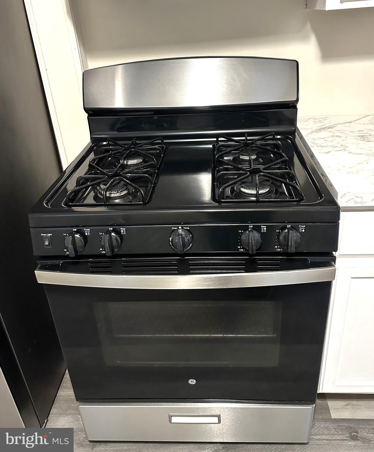 425 Highland Avenue, Unit A Chester, PA 19013 - Photo 8 of 24 a close view of stove