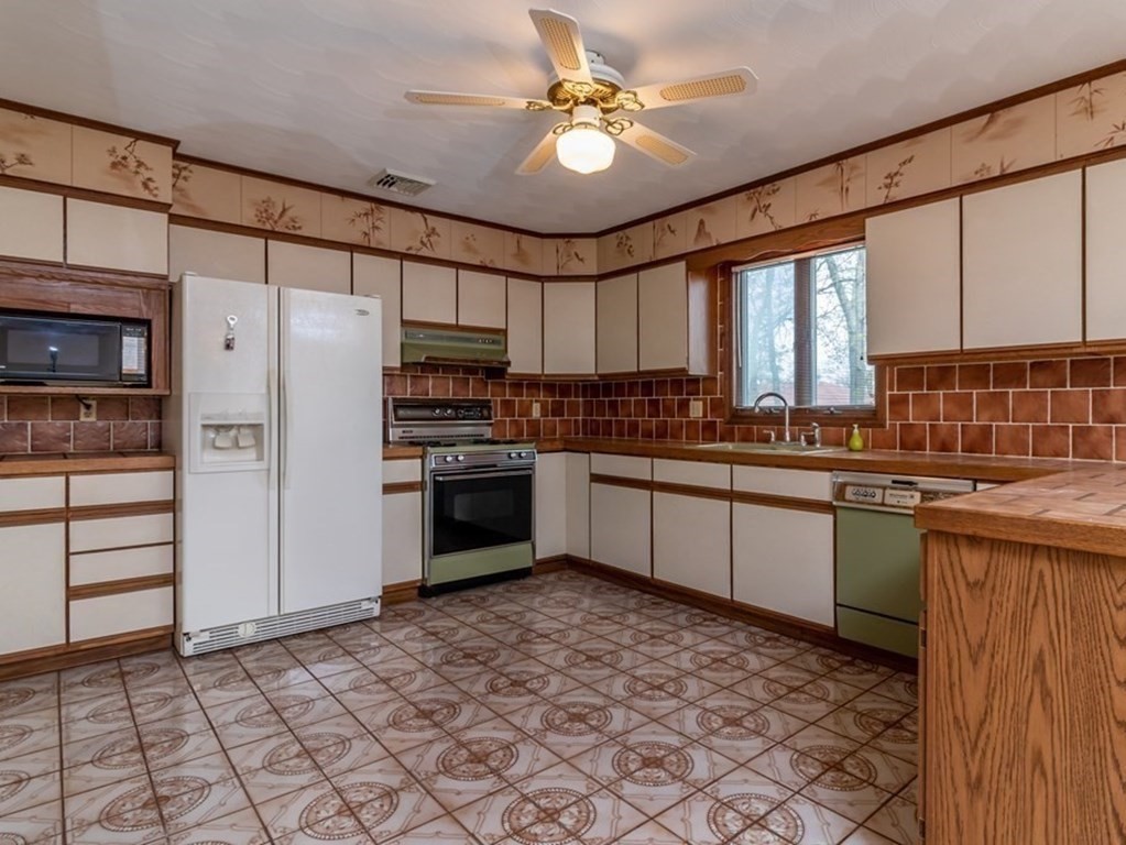 520 Norman Street Fall River, MA 02721 - Photo 16 of 40 Gallery Image 16