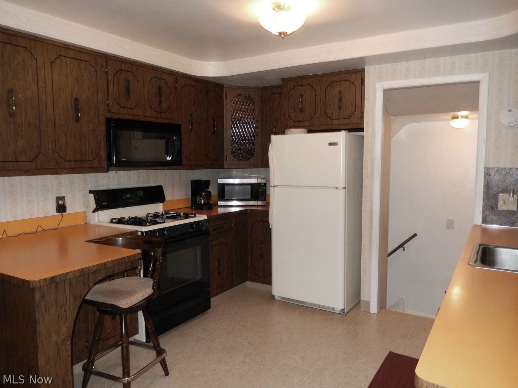 2318 Keystone Road Cleveland, OH 44134 - Photo 8 of 24 Kitchen with Access to Enclosed Porch