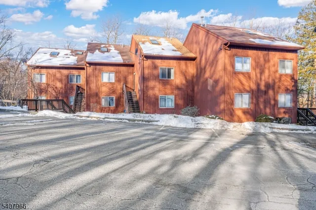 $215,000 | 3 Port Royal Drive, Unit 5, Vernon, NJ 07462