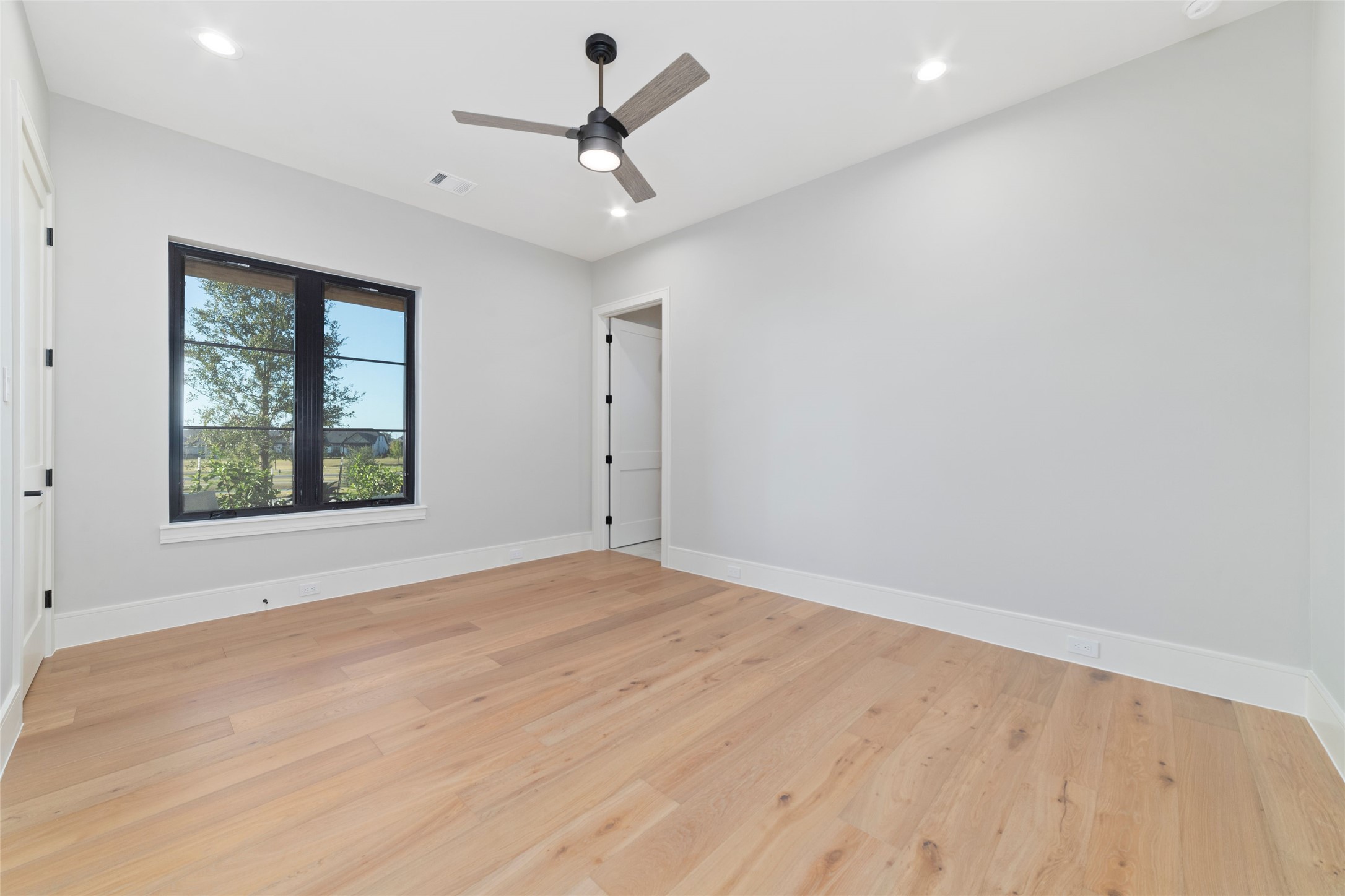 14130 Ripple Ridge Drive Willis, TX 77318 - Photo 12 of 38 an empty room with a window